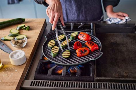 ホッケ 焼き方 フライパン: なぜ魚は空を飛べないのか？